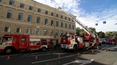Огонь локализован: в центре Петербурга горел исторический дом Щербакова