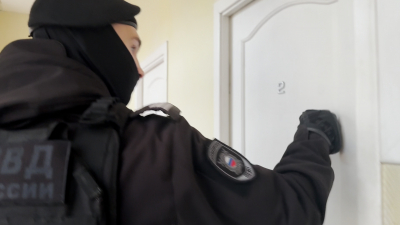 Утро добрым не бывает: Полиция и ОМОН нагрянули в хостелы на Московском проспекте