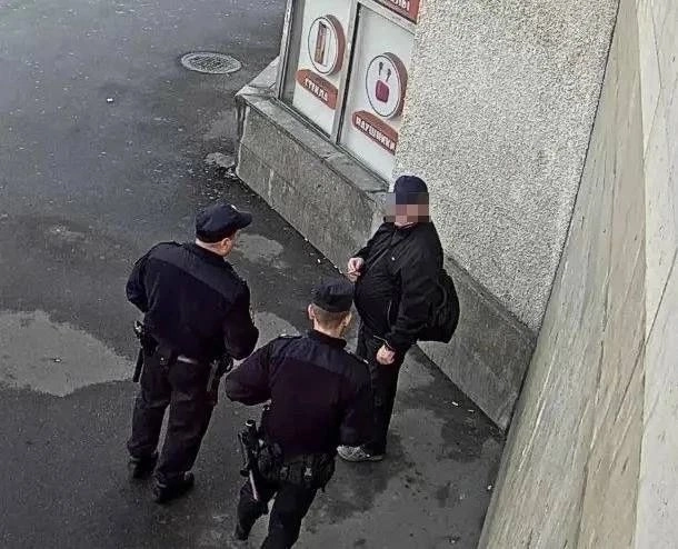 Задержанный в метро Петербурга онанист уже был ранее судим за развратные действия - tvspb.ru