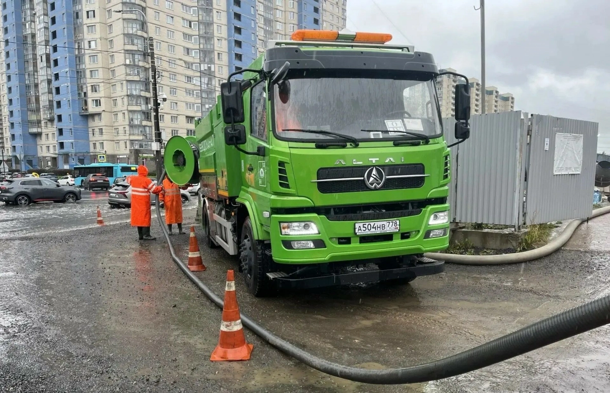 Петербург держит удар стихии: «Водоканал» рассказал о работе системы водоотведения - tvspb.ru
