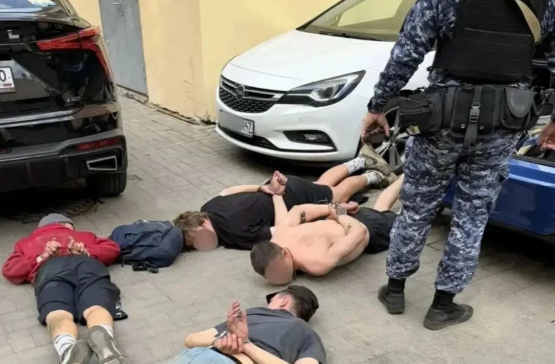 Во дворе на улице Восстания мужчина стрелял из пускового устройства – его задержали - tvspb.ru