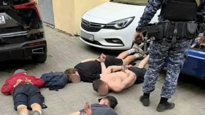 Во дворе на улице Восстания мужчина стрелял из пускового устройства – его задержали