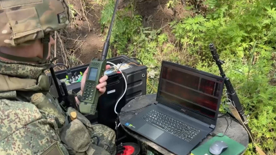 Военнослужащие группировки войск «Центр» применяют прибор «Невидимка» для восстановления оптических линий связи в зоне СВО