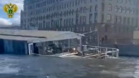 В Малой Неве частично ушел под воду неэксплуатируемый плавучий ресторан