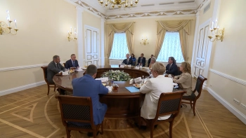 Александр Беглов и Александр Бельский встретились с руководителями парламентских фракций в Смольном