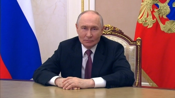 Владимир Путин поздравил россиян с Днём строителя