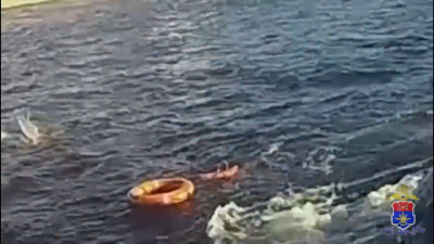 На Большой Невке во время свадьбы двое оказались за бортом — водная полиция спасла обоих