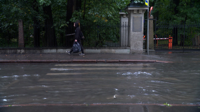 В Петербурге выпало больше трети месячной нормы осадков – «Водоканал» о борьбе с последствиями