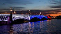 Петербург отметит День флага праздничной подсветкой мостов