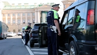 Массовая проверка у Исаакиевского собора: полиция остановила 300 маши и выявила 5 нарушителей