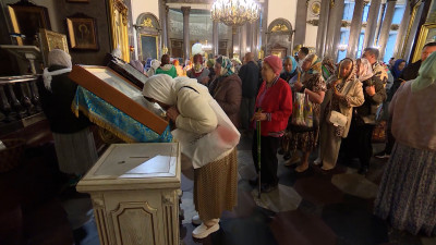 У Казанского собора собралась километровая очередь к деснице святого Спиридона Тримифунтского