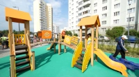 Новая детская площадка с безопасным покрытием появилась в Парголово