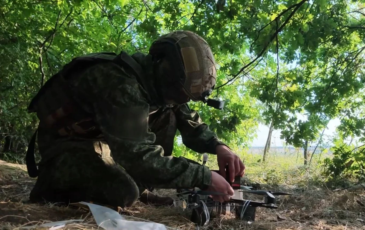 Операторы ударных FPV-истребителей БпС группировки войск «Запад» уничтожают по несколько десятков ударных дронов ВСУ в сутки в зоне проведения СВО - tvspb.ru