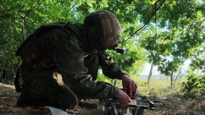 Операторы ударных FPV-истребителей БпС группировки войск «Запад» уничтожают по несколько десятков ударных дронов ВСУ в сутки в зоне проведения СВО