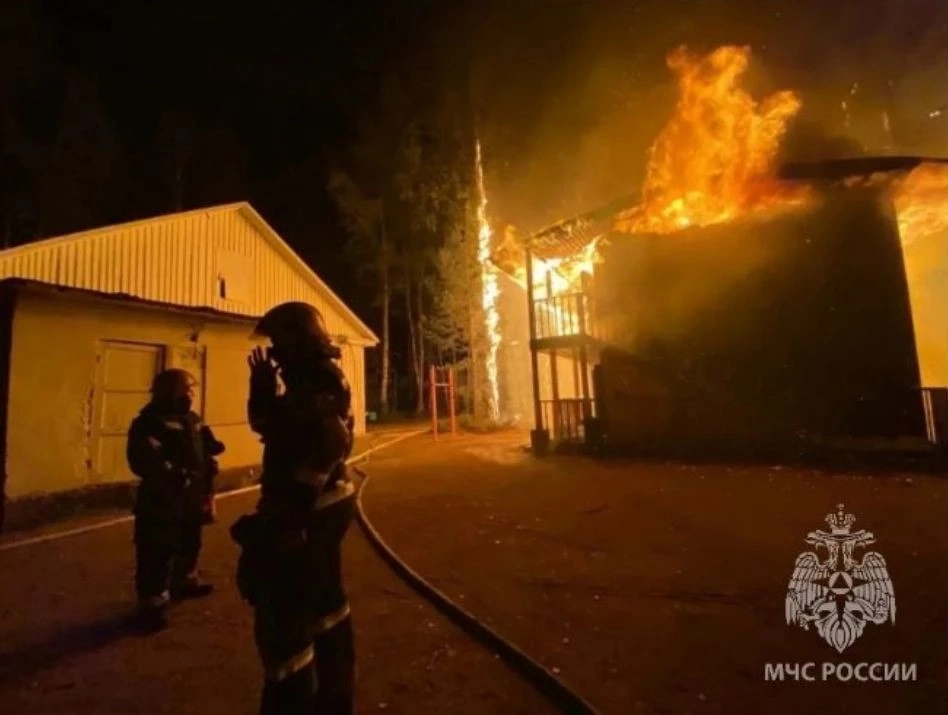 Пожар в детском лагере «Победа»: 600 квадратов пламени, эвакуированы 117 детей - tvspb.ru