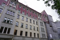Реставрация фасадов дома Полежаева на Старорусской улице завершится до конца 2026 года