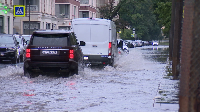 Ливни накрыли Петербург: 73 бригады «Водоканала» вышли на дежурство
