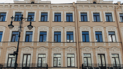 Завершается ремонт фасада исторического дома Крюгеров на углу Невского проспекта и улицы Маяковского
