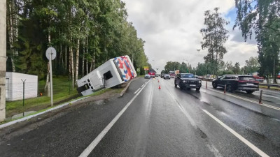 13 человек пострадали в аварии с автобусом в Ленобласти