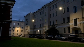 В Кронштадте завершили реконструкцию освещения в квартале у Летнего сада