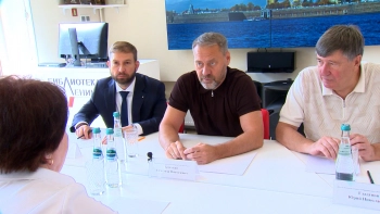 Александр Бельский обсудил с жителями Петроградского района вопросы благоустройства и ЖКХ