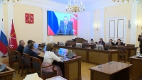 Готовность школ к 1 сентября, новые дороги и бережливые технологии обсудили на совещании в Смольном