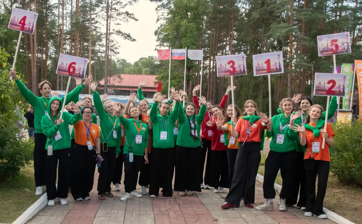 262 школьника из Мариуполя прибыли на вокзал Зеленогорска - tvspb.ru