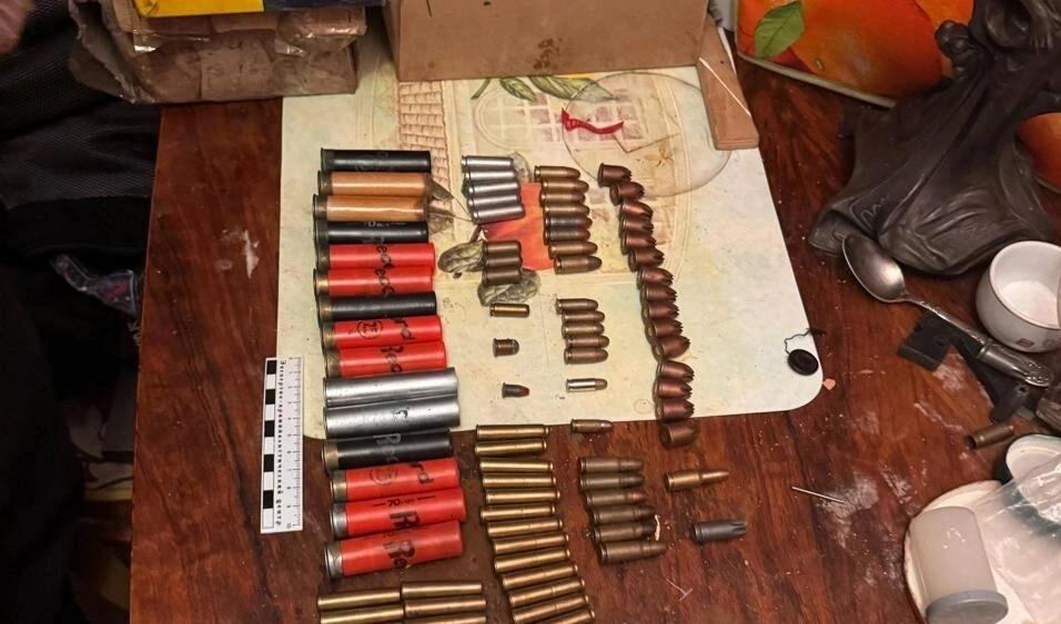 В Петербурге задержали мужчину с двумя пистолетами и 75 патронами – он хотел утопить оружие - tvspb.ru