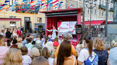 «Театральный Петербург на Книжных аллеях»: Малая Конюшенная улица на восемь дней станет открытой сценой