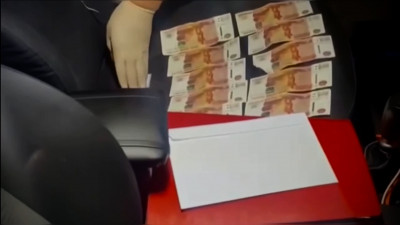 Пропавшего мальчика нашли в машине нетрезвой матери, которая пыталась дать взятку