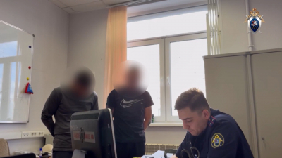На проспекте Ветеранов кредиторы выбивали из должника 30 тысяч рублей кипятком и кулаками