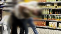 Мужчина чуть не задушил подростка в ТЦ в Красном Селе