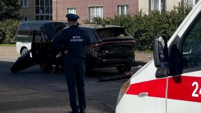 В салоне загоревшегося на Колпинском шоссе  автомобиля пострадали два человека — мужчина погиб на месте