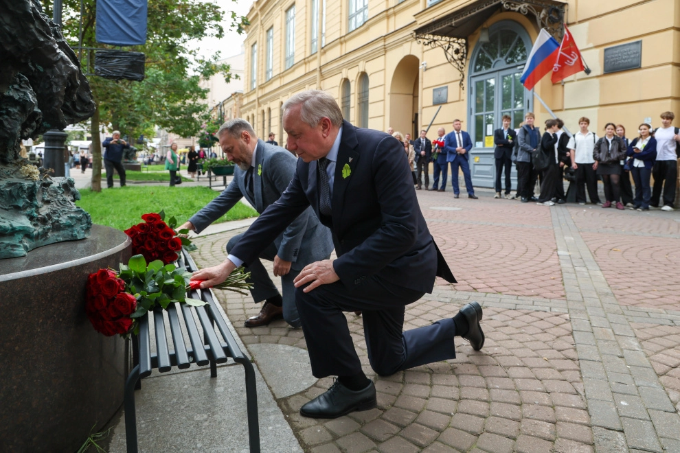 Александр Беглов и Александр Бельский вместе с петербургскими ветеранами провели в Соляном переулке памятную акцию к 85-летию начала блокады - tvspb.ru