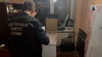 СК показал квартиру на Ленинском, где в морозилке нашли женское тело