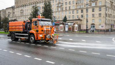 На мытье улиц Петербурга с начала теплого сезона потратили 1,5 млн кубометров воды
