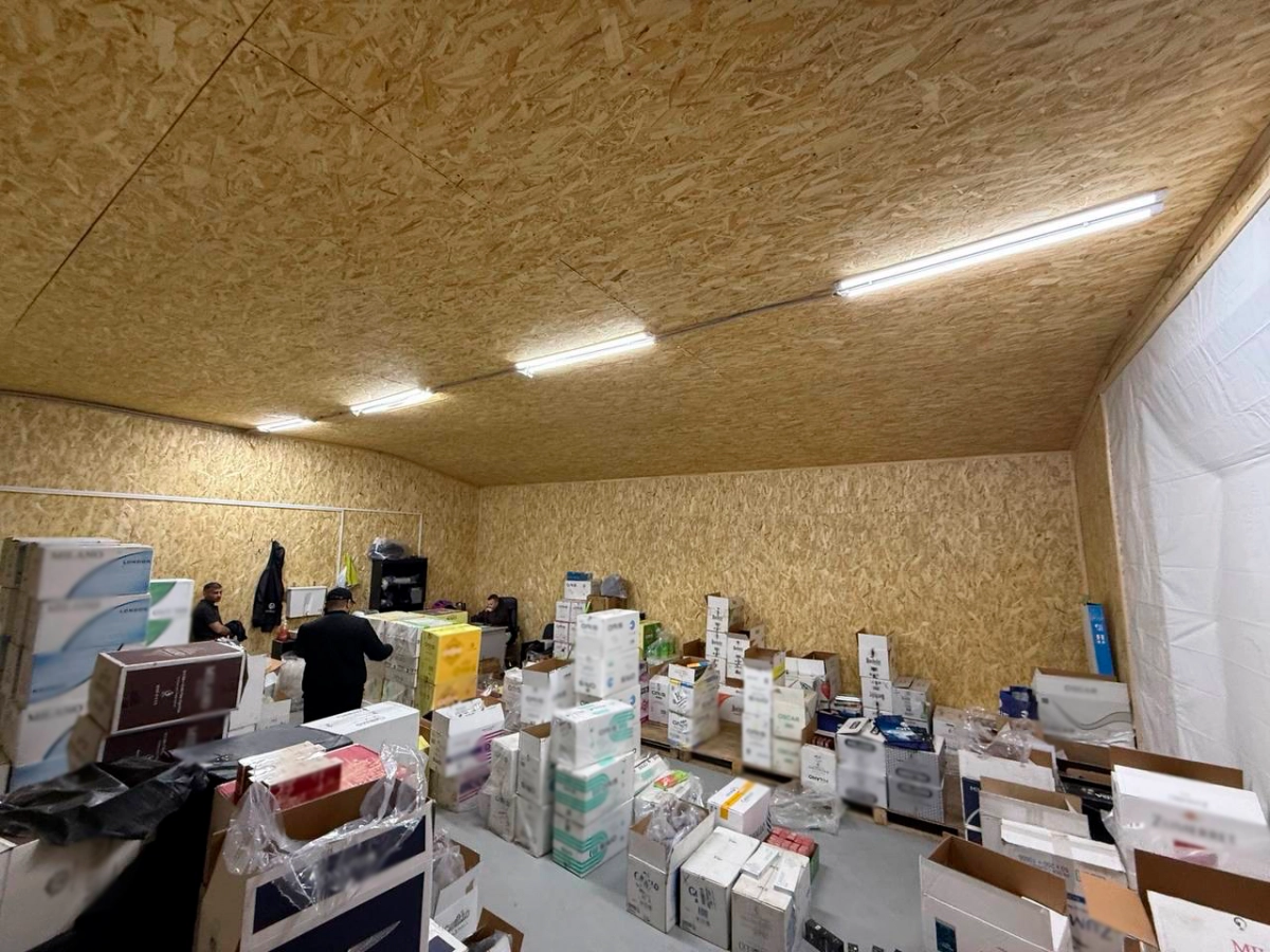 Таможенники изъяли в Петербурге крупную партию нелегального табака и вейпов - tvspb.ru