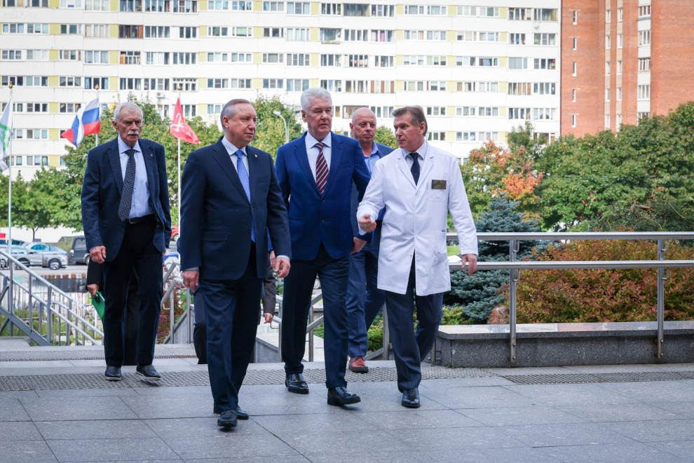 Александр Беглов и Сергей Собянин оценили работу Единой медицинской информационно-аналитической системы в городской больнице Святого Георгия - tvspb.ru