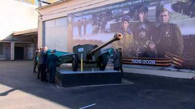 В Петергофе открыли памятник выпускникам военной подготовки СПбГУ
