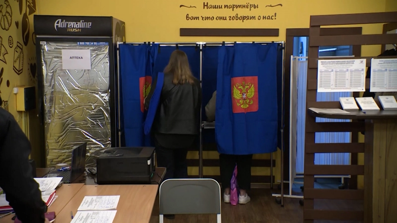 Очереди волнами: как прошёл первый час выборов в Петербурге