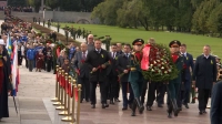 На Пискарёвском кладбище прошла церемония в память о блокадниках