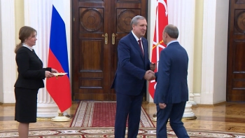 Депутаты Законодательного Собрания Петербурга восьмого созыва получили удостоверения