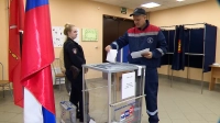 Техника для него – рабочий инструмент: житель Сестрорецка приехал на избирательный участок на тракторе