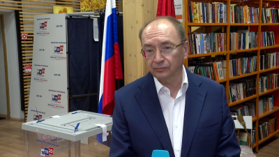 Ректор Санкт-Петербургского государственного университета Николай Кропачев проголосовал на выборах