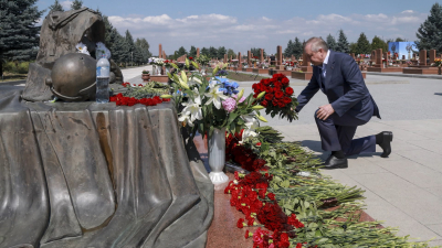 Александр Беглов на Мемориальном кладбище «Город ангелов» в Беслане возложил цветы к монументам жертвам теракта 2004 года