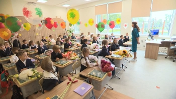 Ученики вернулись за парты: какие знания они получат в школах Петербурга