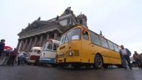 Сто лет в пути: Как автобусы города на Неве изменились за век истории