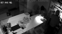 Под покровом ночи: в Кудрово подростки ограбили пункт выдачи заказов