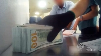 Пассажир с Кипра пытался незаконно провезти через Пулково почти $33 тыс.