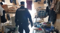 Битва за плащ: в Ленобласти рабочий зарезал соседа по общежитию в споре за одежду